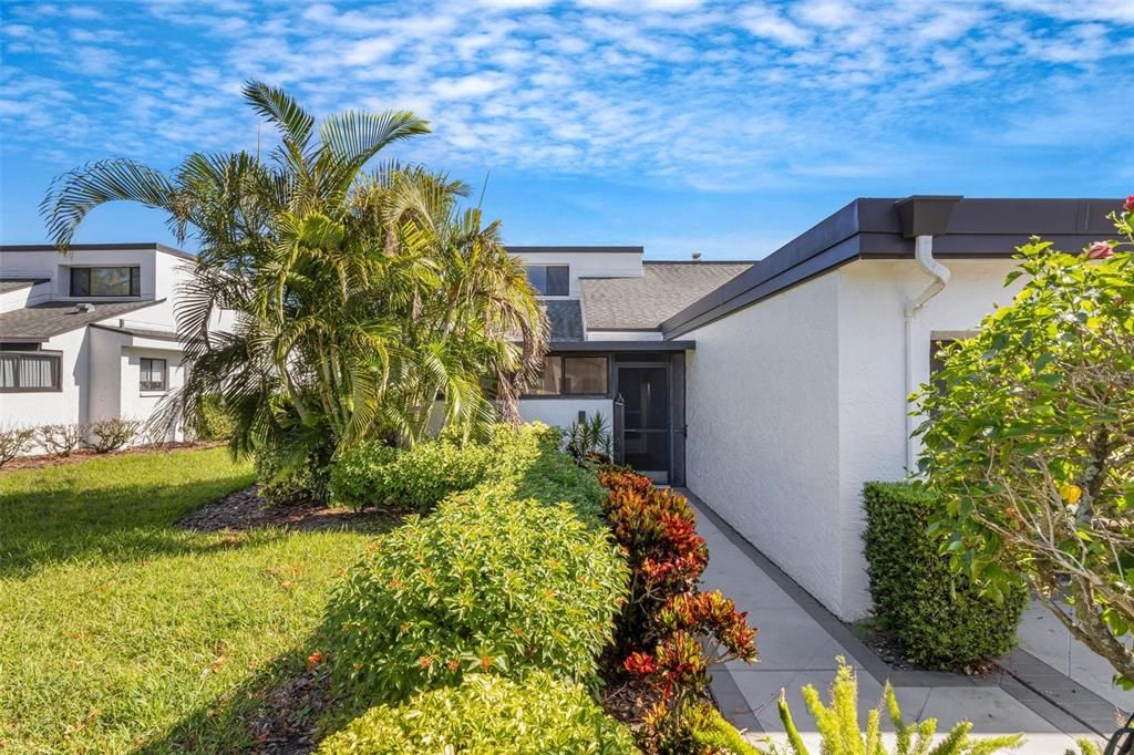 Active With Contract: $319,900 (3 beds, 2 baths, 1631 Square Feet)