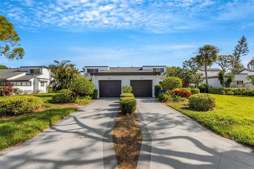 Active With Contract: $319,900 (3 beds, 2 baths, 1631 Square Feet)