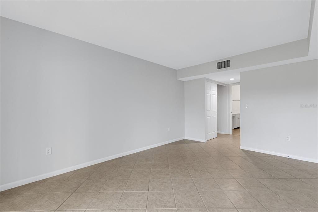 Active With Contract: $319,900 (3 beds, 2 baths, 1631 Square Feet)