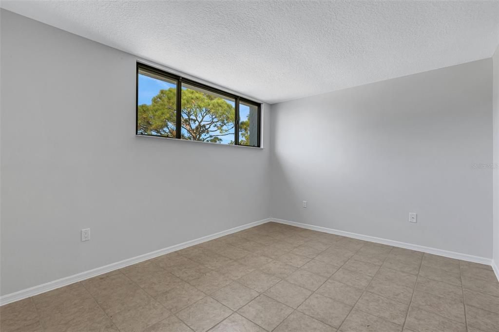 Active With Contract: $319,900 (3 beds, 2 baths, 1631 Square Feet)
