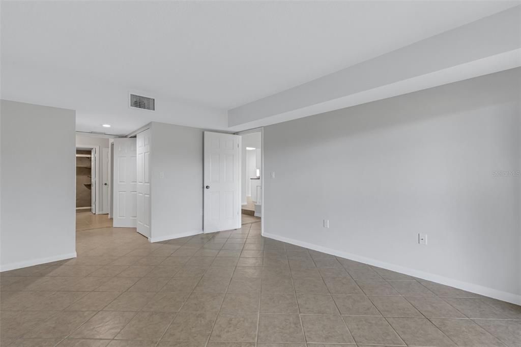 Active With Contract: $319,900 (3 beds, 2 baths, 1631 Square Feet)