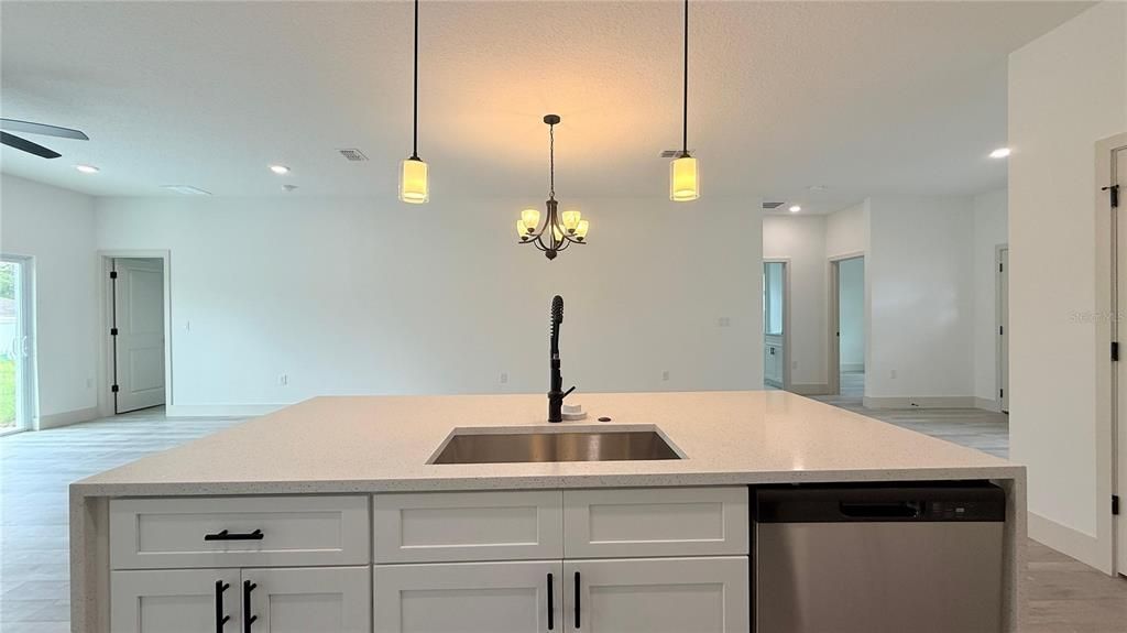 For Sale: $319,900 (4 beds, 3 baths, 1892 Square Feet)