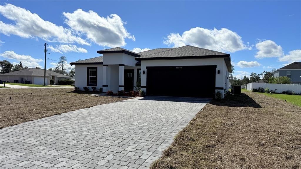 For Sale: $319,900 (4 beds, 3 baths, 1892 Square Feet)