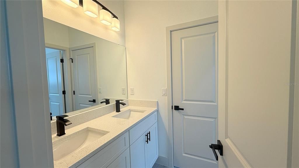 For Sale: $319,900 (4 beds, 3 baths, 1892 Square Feet)