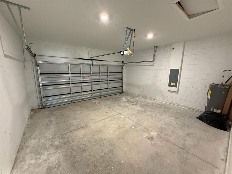 For Sale: $319,900 (4 beds, 3 baths, 1892 Square Feet)