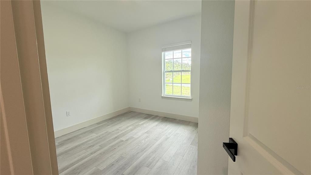 For Sale: $319,900 (4 beds, 3 baths, 1892 Square Feet)