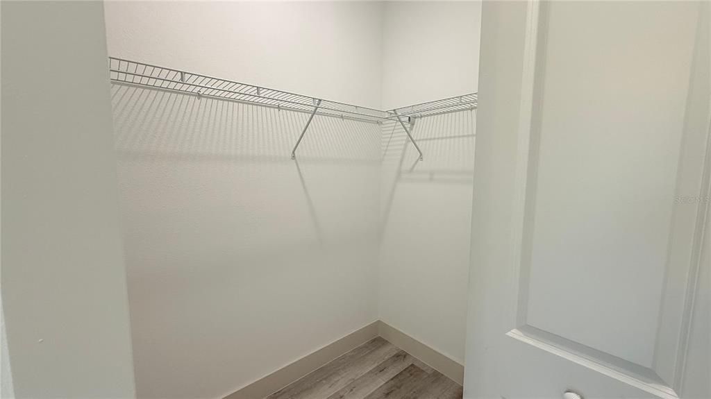 For Sale: $319,900 (4 beds, 3 baths, 1892 Square Feet)