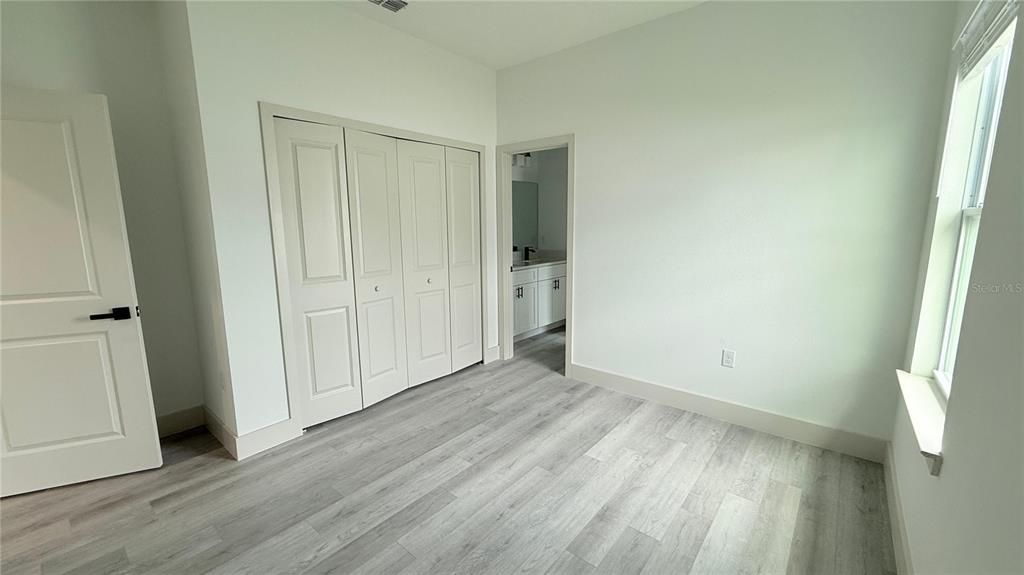 For Sale: $319,900 (4 beds, 3 baths, 1892 Square Feet)