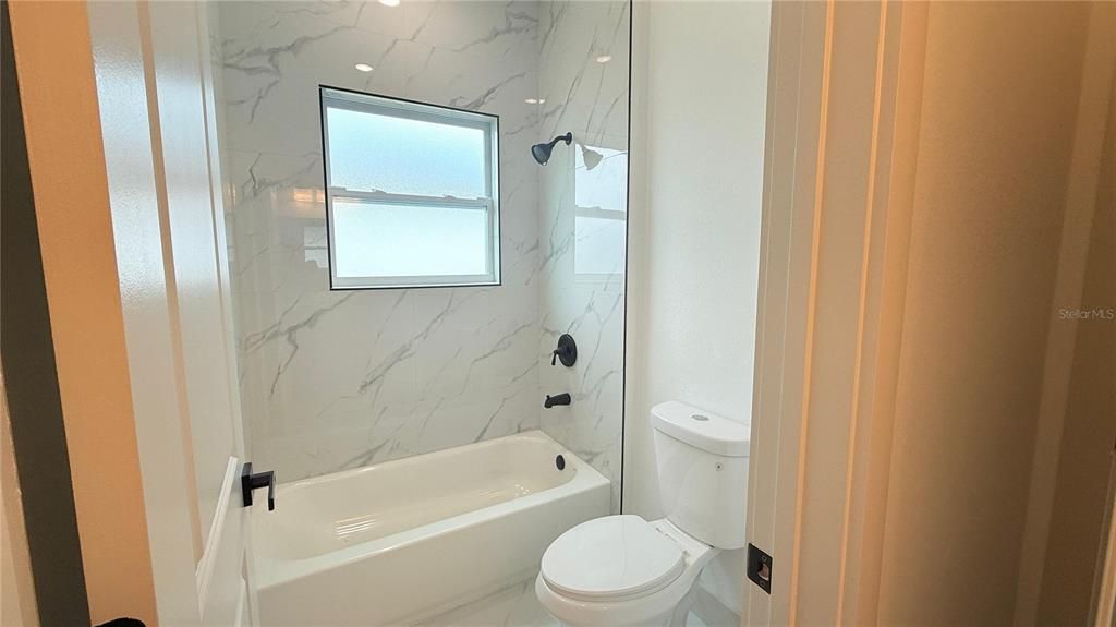 For Sale: $319,900 (4 beds, 3 baths, 1892 Square Feet)