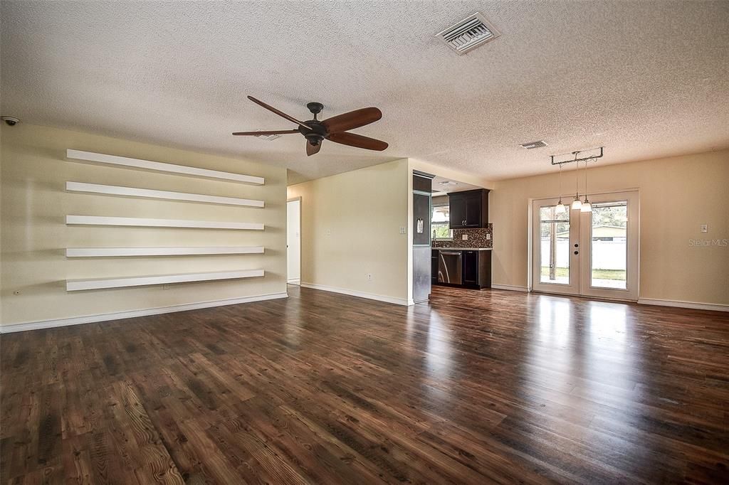 Active With Contract: $429,000 (3 beds, 2 baths, 1326 Square Feet)