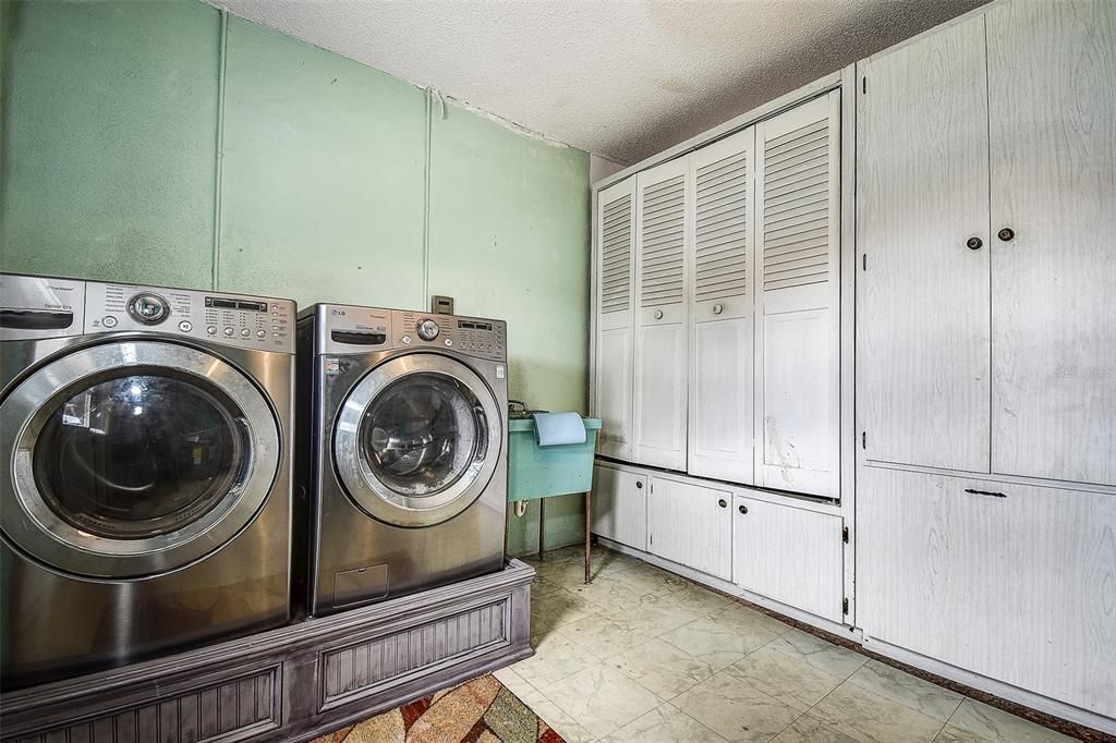 Active With Contract: $429,000 (3 beds, 2 baths, 1326 Square Feet)