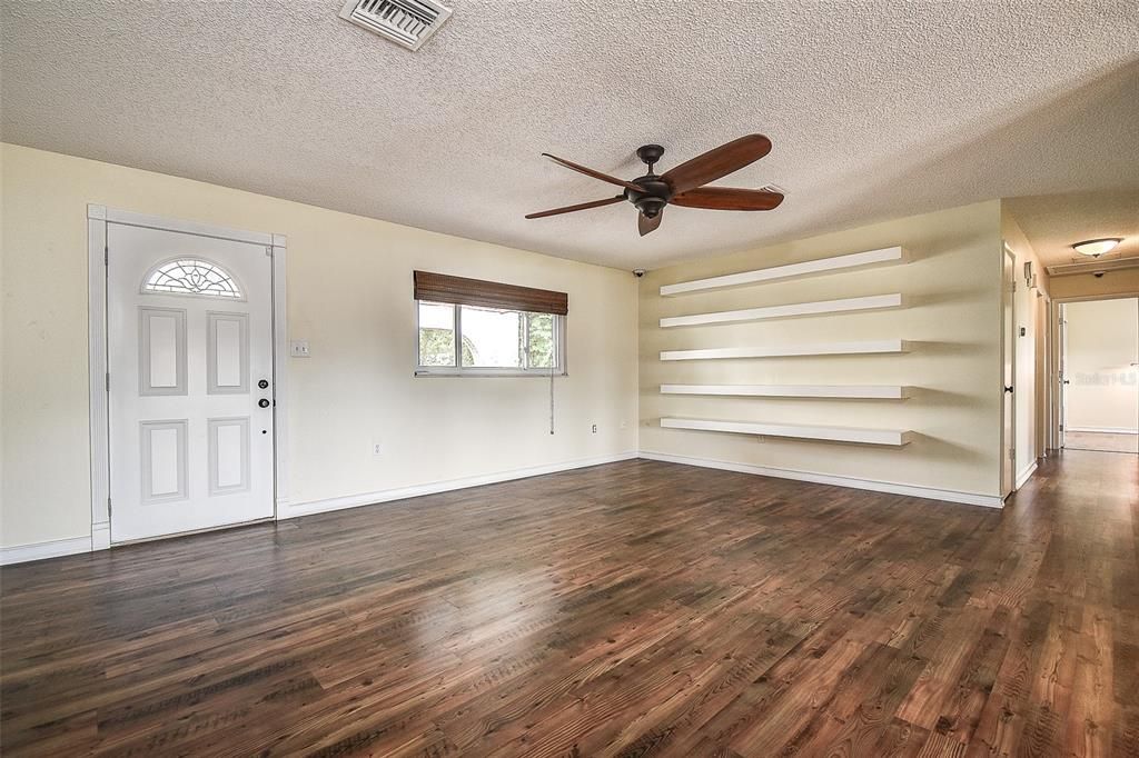 Active With Contract: $429,000 (3 beds, 2 baths, 1326 Square Feet)