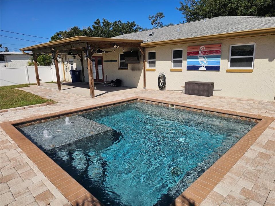 Active With Contract: $429,000 (3 beds, 2 baths, 1326 Square Feet)