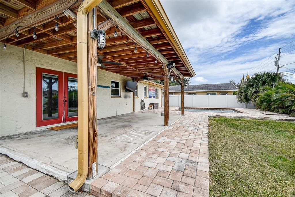 Active With Contract: $429,000 (3 beds, 2 baths, 1326 Square Feet)