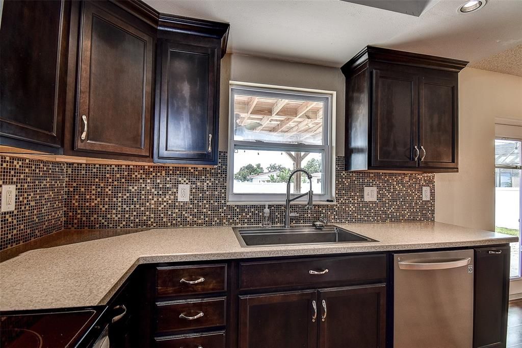 Active With Contract: $429,000 (3 beds, 2 baths, 1326 Square Feet)