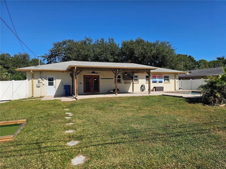 Active With Contract: $429,000 (3 beds, 2 baths, 1326 Square Feet)