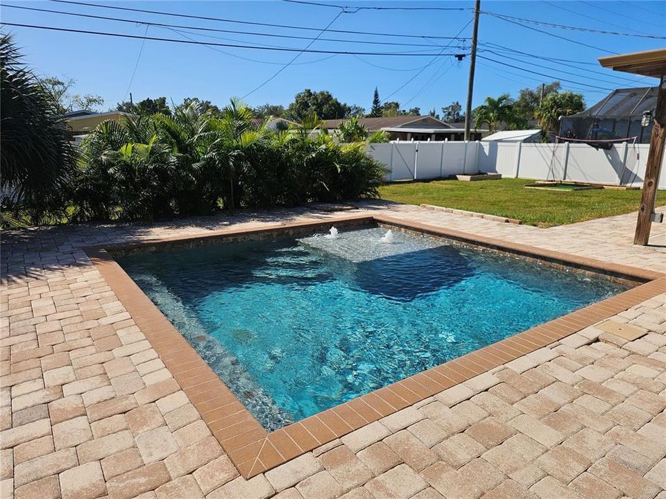 Active With Contract: $429,000 (3 beds, 2 baths, 1326 Square Feet)