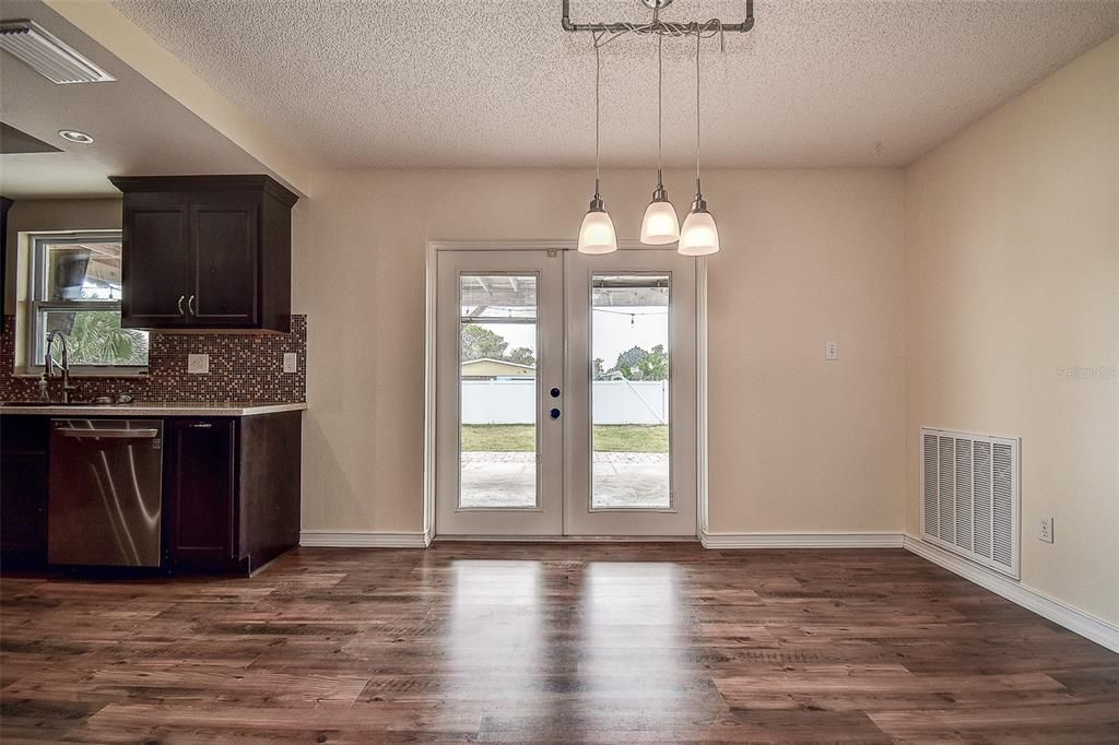 Active With Contract: $429,000 (3 beds, 2 baths, 1326 Square Feet)