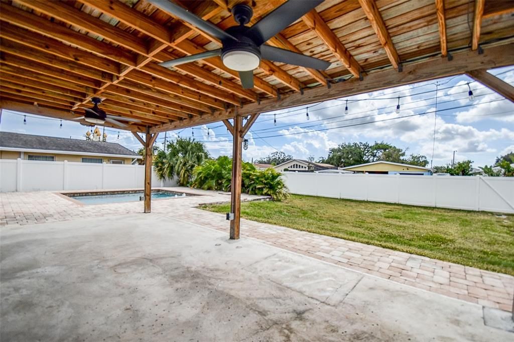 Active With Contract: $429,000 (3 beds, 2 baths, 1326 Square Feet)