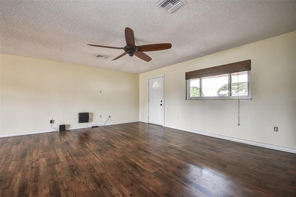 Active With Contract: $429,000 (3 beds, 2 baths, 1326 Square Feet)