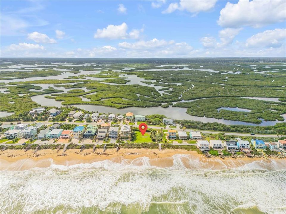 На продажу: $1,899,000 (0.32 acres)