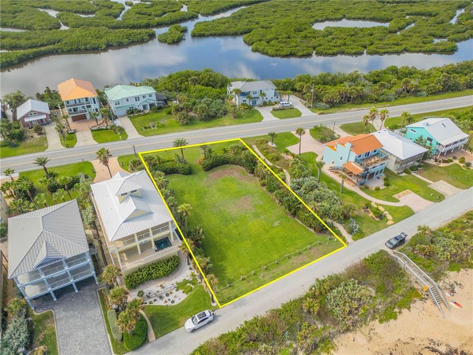 На продажу: $1,899,000 (0.32 acres)