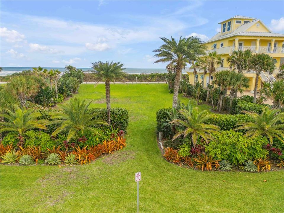 На продажу: $1,899,000 (0.32 acres)