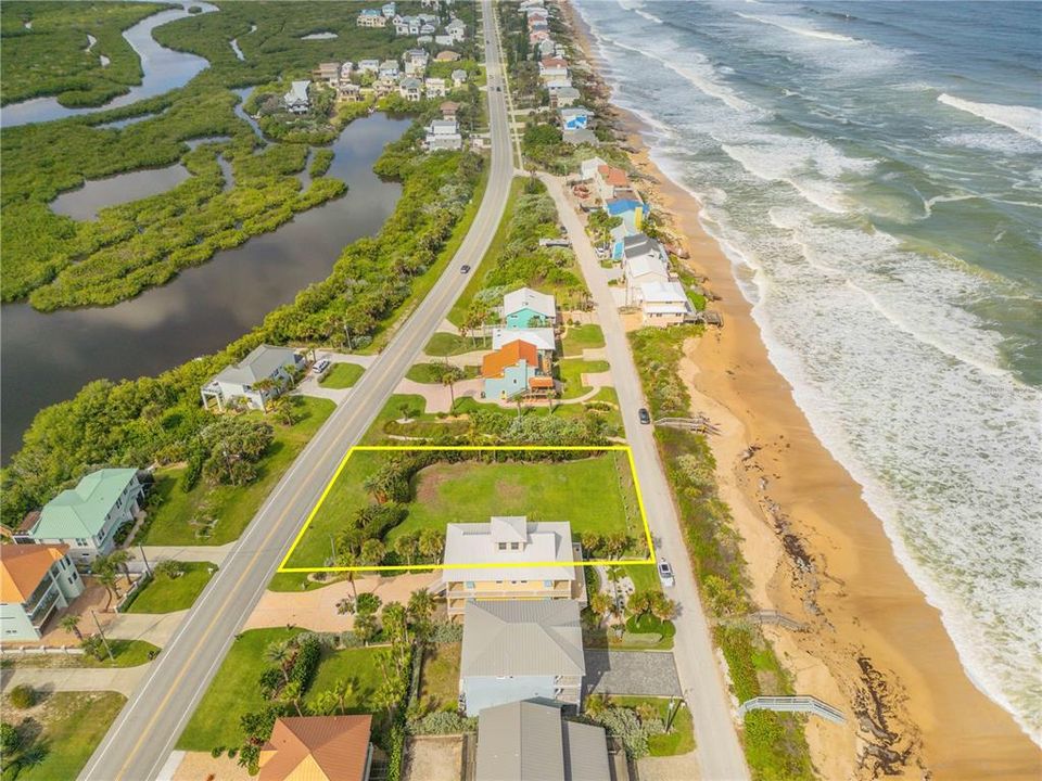 На продажу: $1,899,000 (0.32 acres)