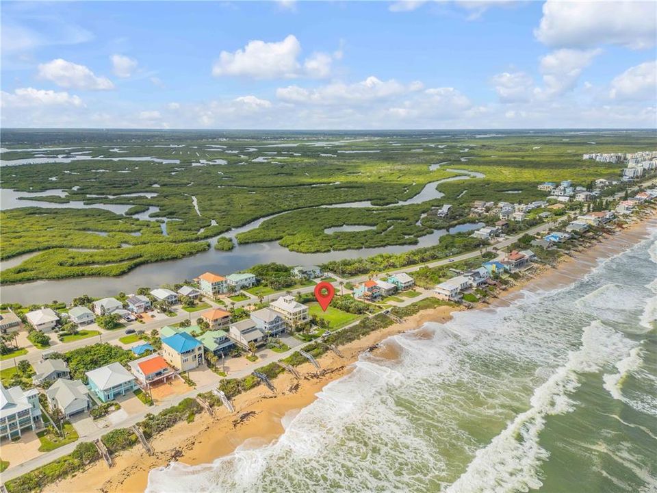 На продажу: $1,899,000 (0.32 acres)