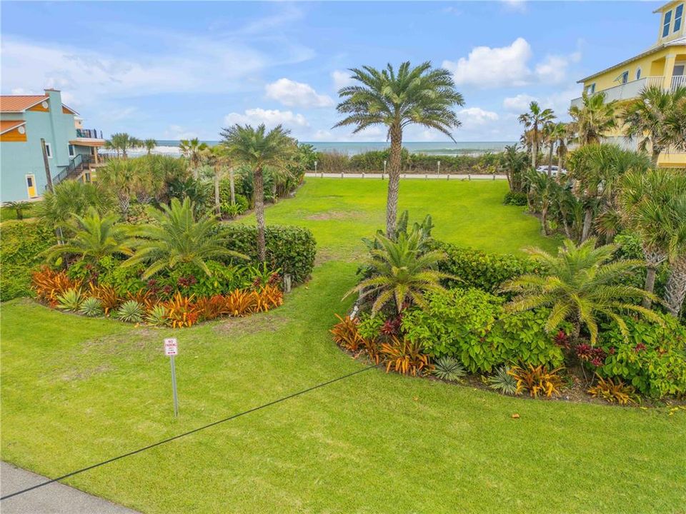 На продажу: $1,899,000 (0.32 acres)