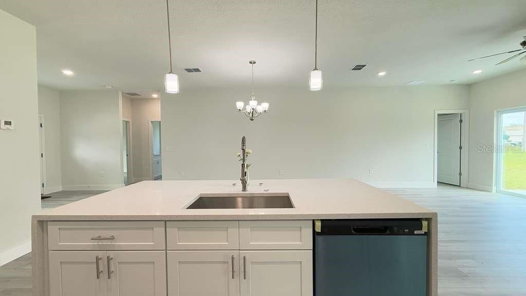 待售: $314,900 (4 贝兹, 3 浴室, 1892 平方英尺)