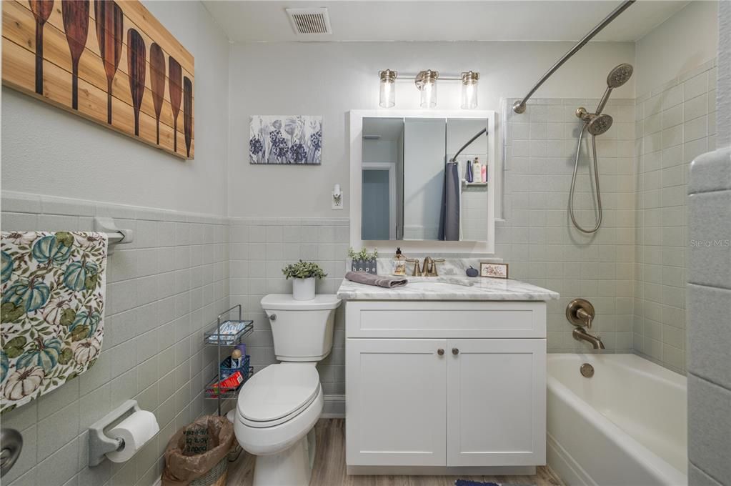 На продажу: $699,900 (3 спален, 2 ванн, 2002 Квадратных фут)