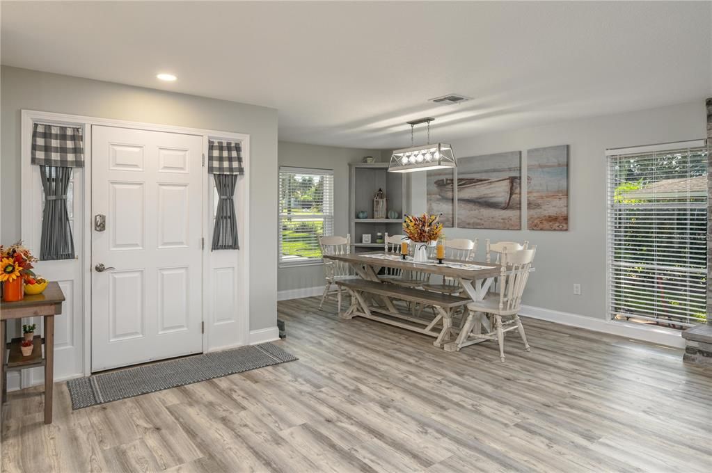 На продажу: $699,900 (3 спален, 2 ванн, 2002 Квадратных фут)