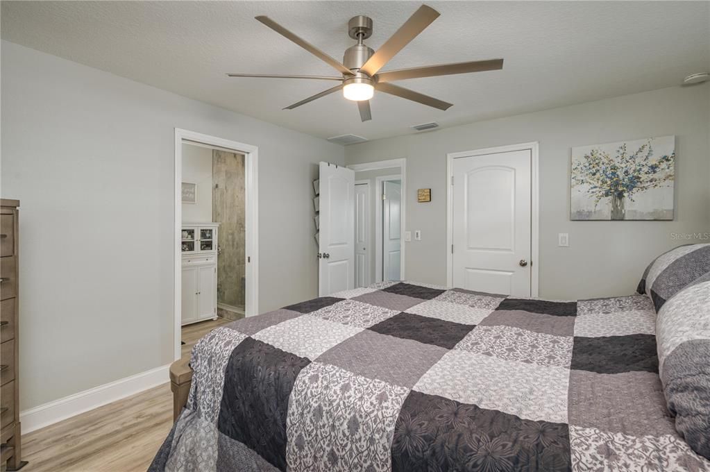 На продажу: $699,900 (3 спален, 2 ванн, 2002 Квадратных фут)