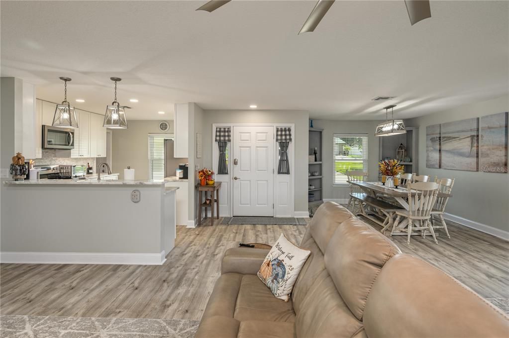 На продажу: $699,900 (3 спален, 2 ванн, 2002 Квадратных фут)