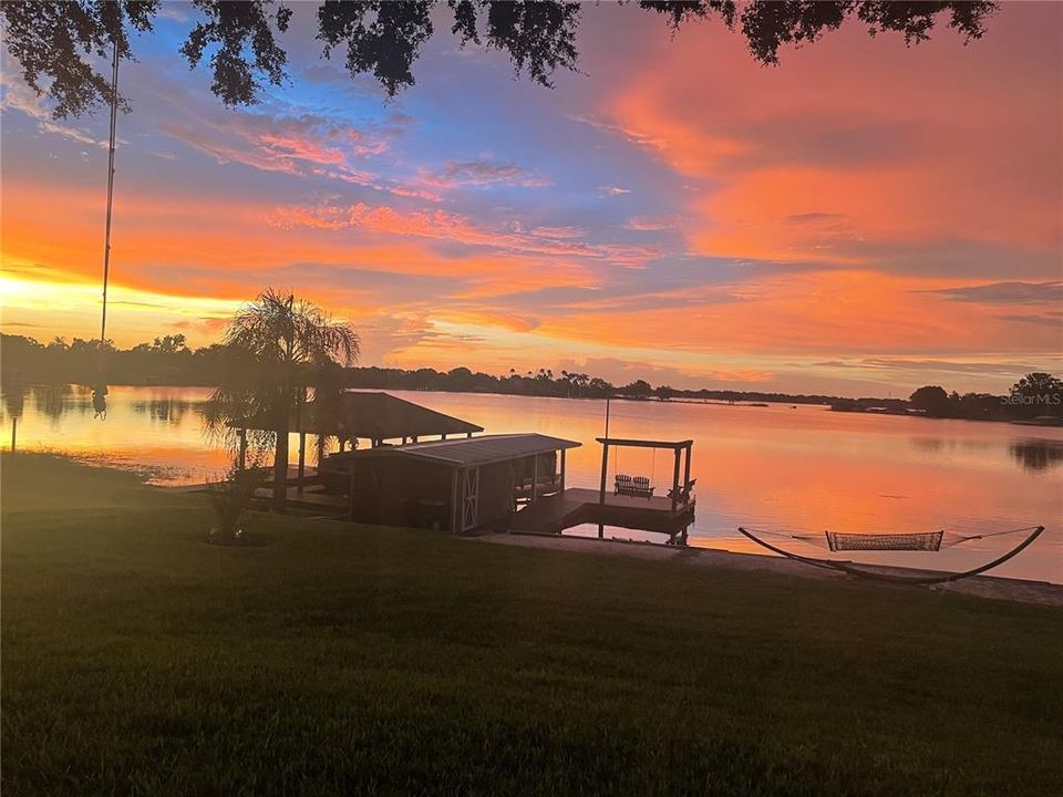 На продажу: $699,900 (3 спален, 2 ванн, 2002 Квадратных фут)