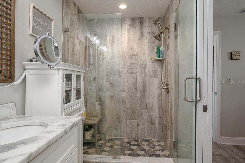 На продажу: $699,900 (3 спален, 2 ванн, 2002 Квадратных фут)