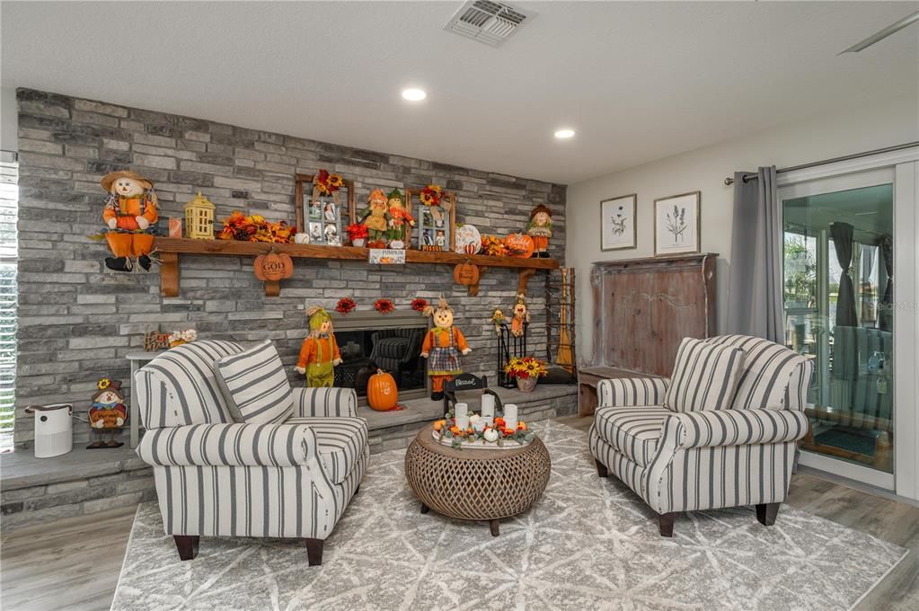 На продажу: $699,900 (3 спален, 2 ванн, 2002 Квадратных фут)