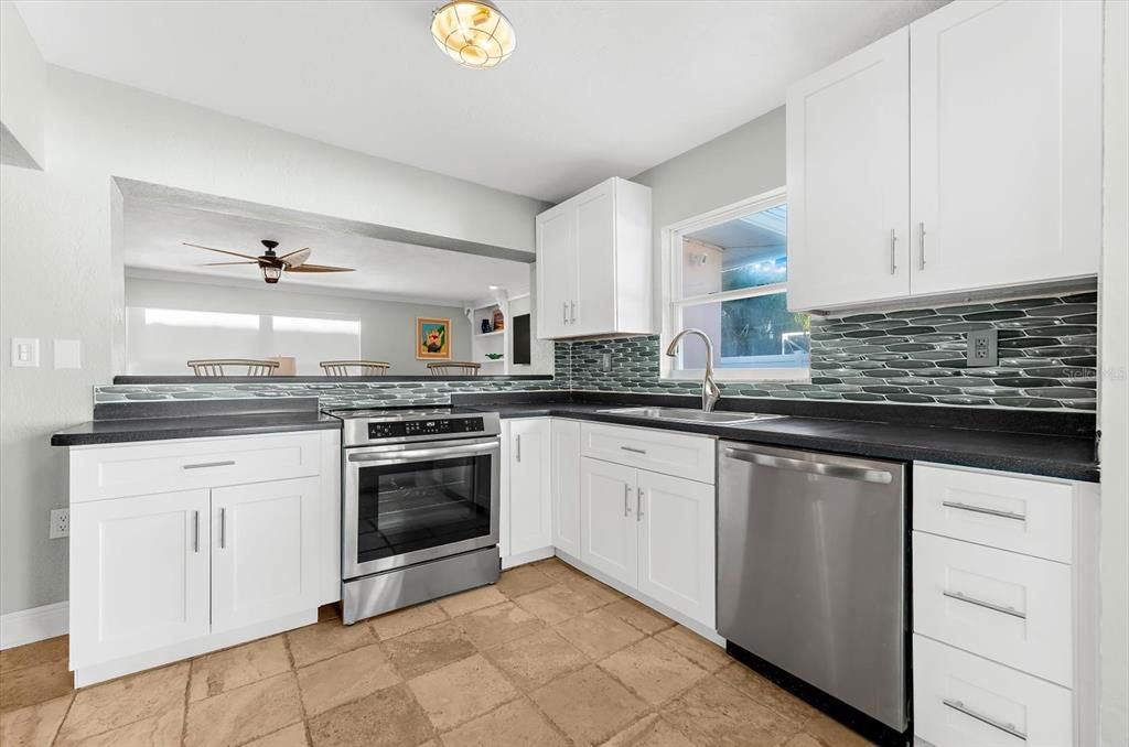 待售: $960,000 (3 贝兹, 2 浴室, 1955 平方英尺)