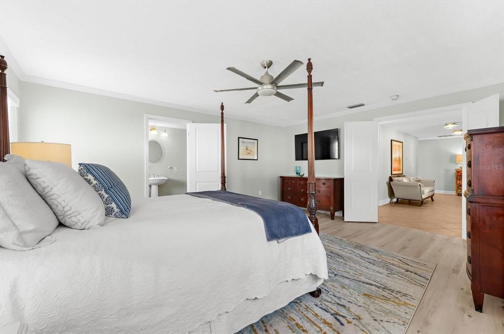 待售: $960,000 (3 贝兹, 2 浴室, 1955 平方英尺)