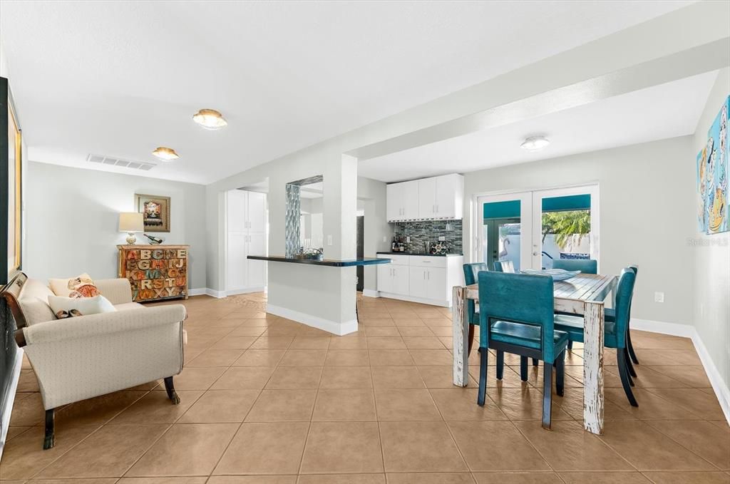 待售: $960,000 (3 贝兹, 2 浴室, 1955 平方英尺)