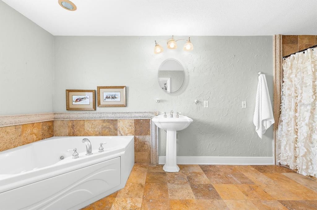 待售: $960,000 (3 贝兹, 2 浴室, 1955 平方英尺)