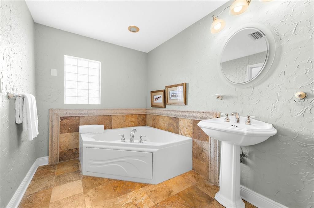 待售: $960,000 (3 贝兹, 2 浴室, 1955 平方英尺)