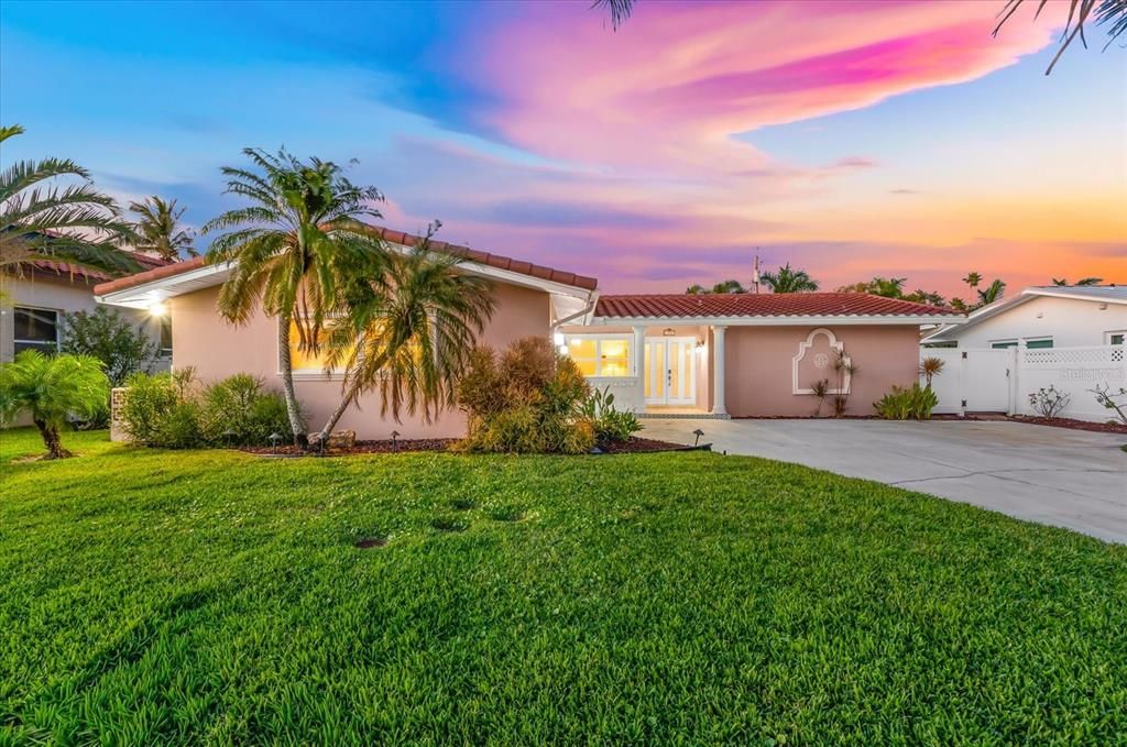 待售: $960,000 (3 贝兹, 2 浴室, 1955 平方英尺)