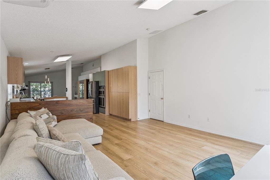 For Sale: $479,000 (4 beds, 2 baths, 1948 Square Feet)