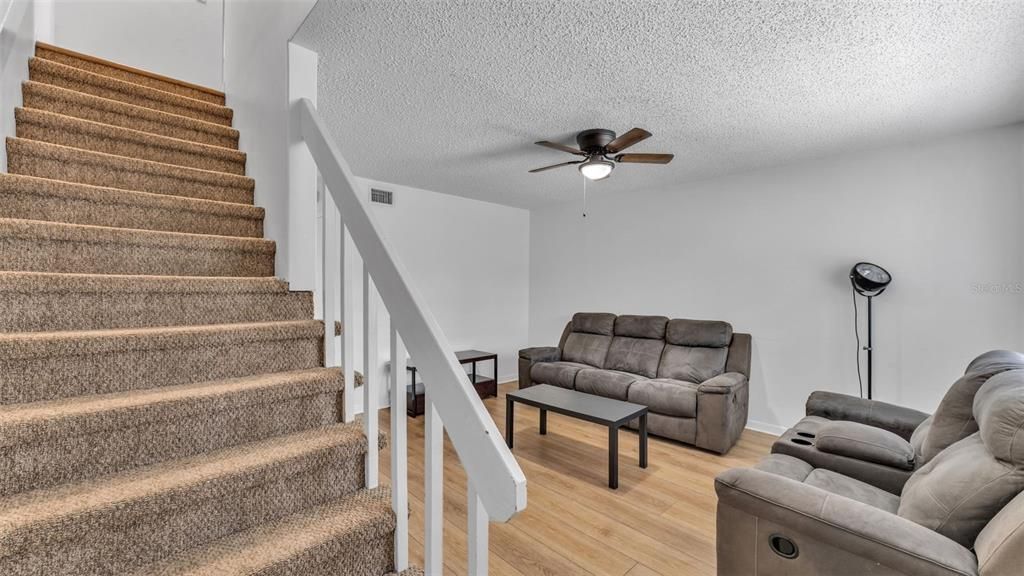 Activo con contrato: $215,000 (2 camas, 1 baños, 960 Pies cuadrados)