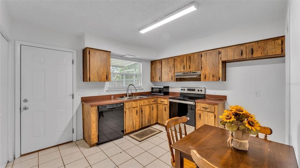 Activo con contrato: $215,000 (2 camas, 1 baños, 960 Pies cuadrados)