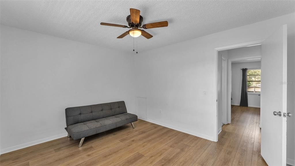 Activo con contrato: $215,000 (2 camas, 1 baños, 960 Pies cuadrados)