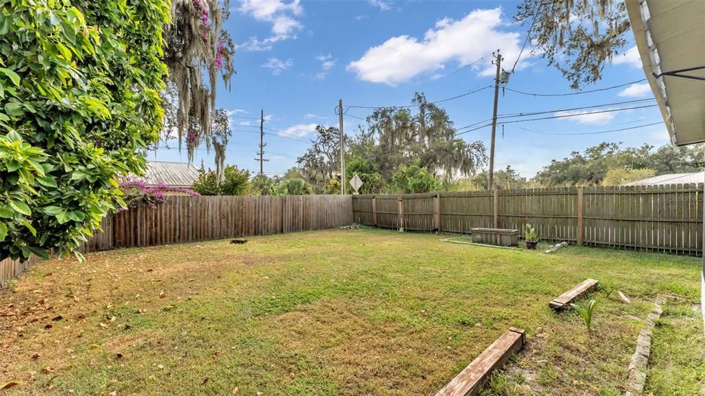 Activo con contrato: $215,000 (2 camas, 1 baños, 960 Pies cuadrados)