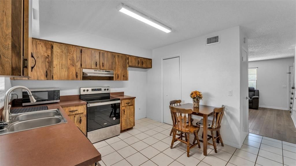 Activo con contrato: $215,000 (2 camas, 1 baños, 960 Pies cuadrados)